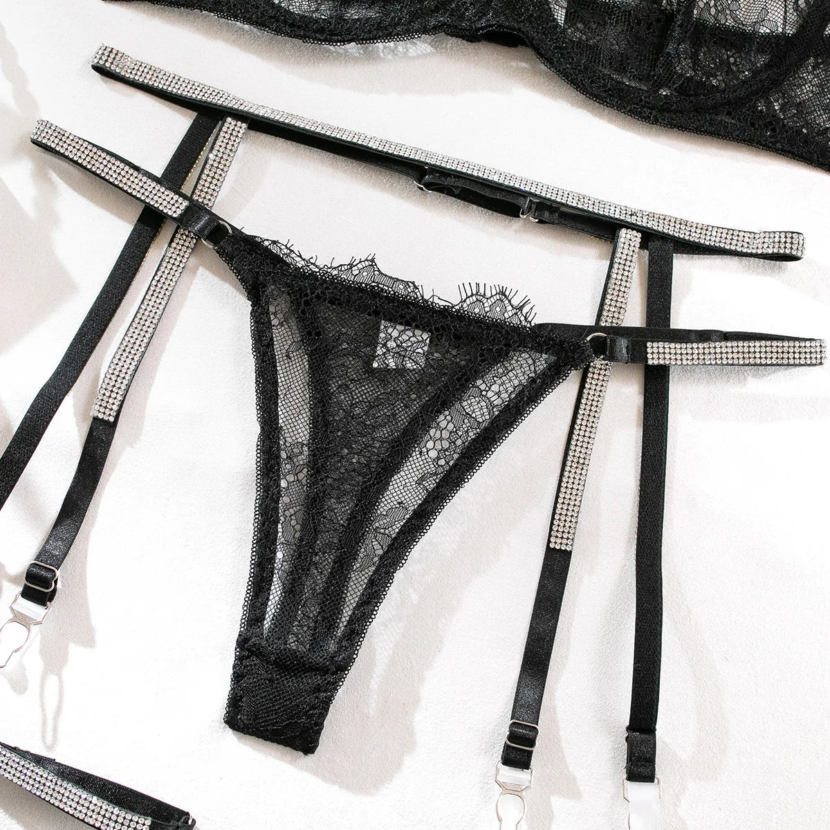 Set di lingerie di lusso in pizzo trasparente impreziosito da strass