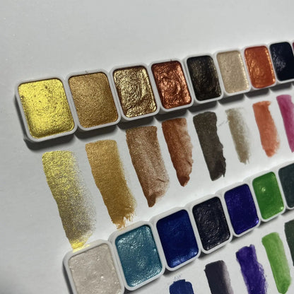 Aquarell-Sets mit Metallic- und Perlglanzeffekten – warme/kühle Töne